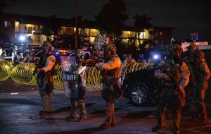 سربازان گارد ملی به دستور ترامپ برای خنثی کردن اعتراضات مهاجرت وارد لس آنجلس می شوند